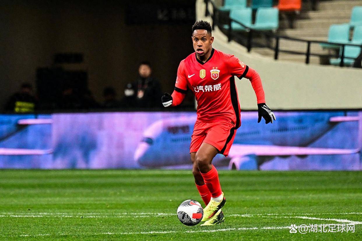 lol视频攻略-关于荷甲今晚再迎强敌；上海海港调整名单；主帅态度：管理层满意；赛季目标并未改变的信息