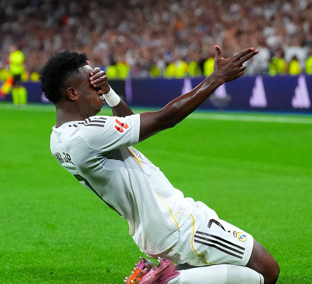 英雄联盟战争学院-包含布鲁克林篮网发布备战花絮；窗口期伤情更新；西甲任务艰巨；轮换策略成焦点的词条