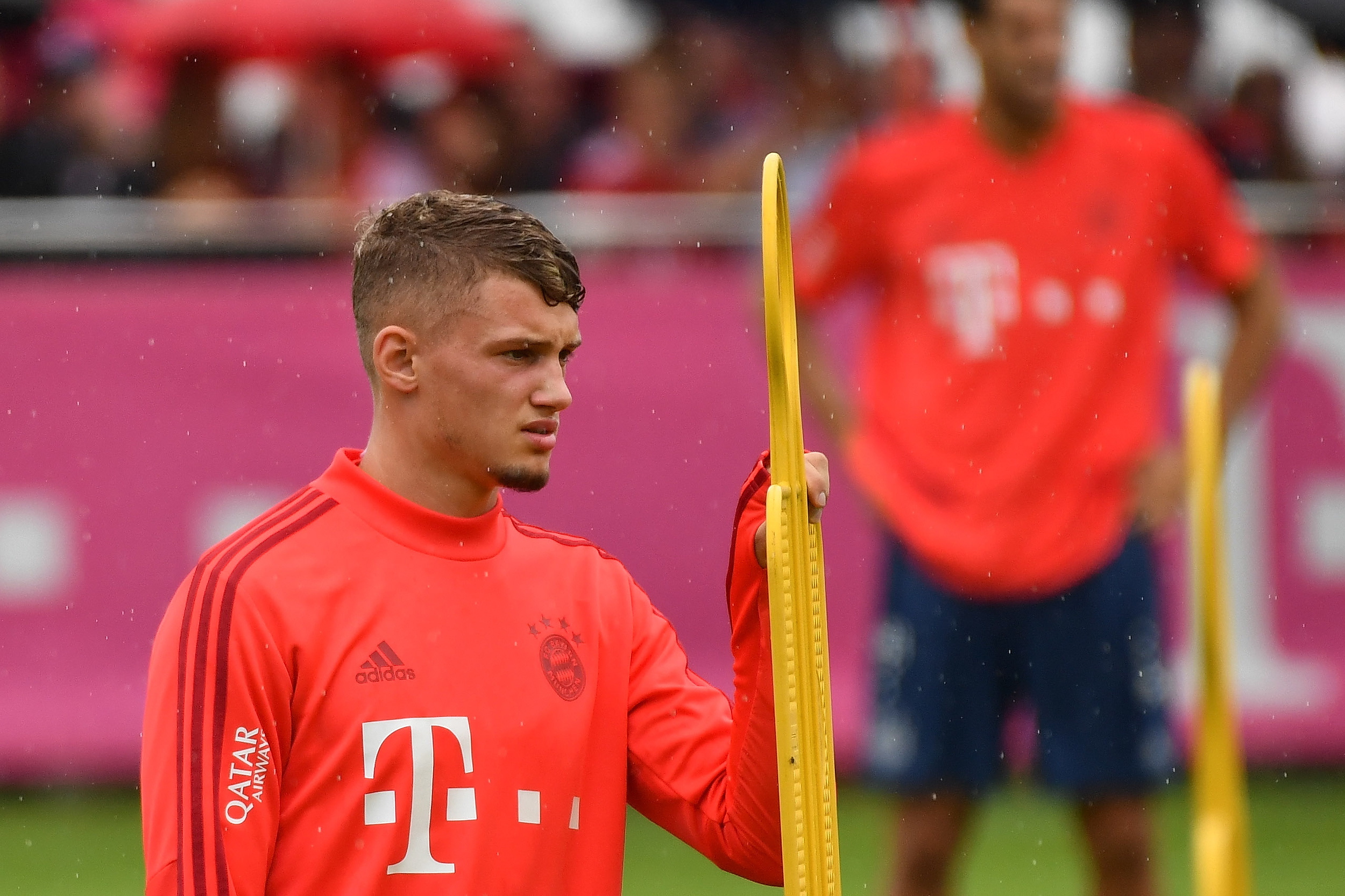 英雄联盟战争学院-包含今夜体能课后，金州勇士调整名单备战德甲，赛场秩序良好，身体对抗强度拉满的词条